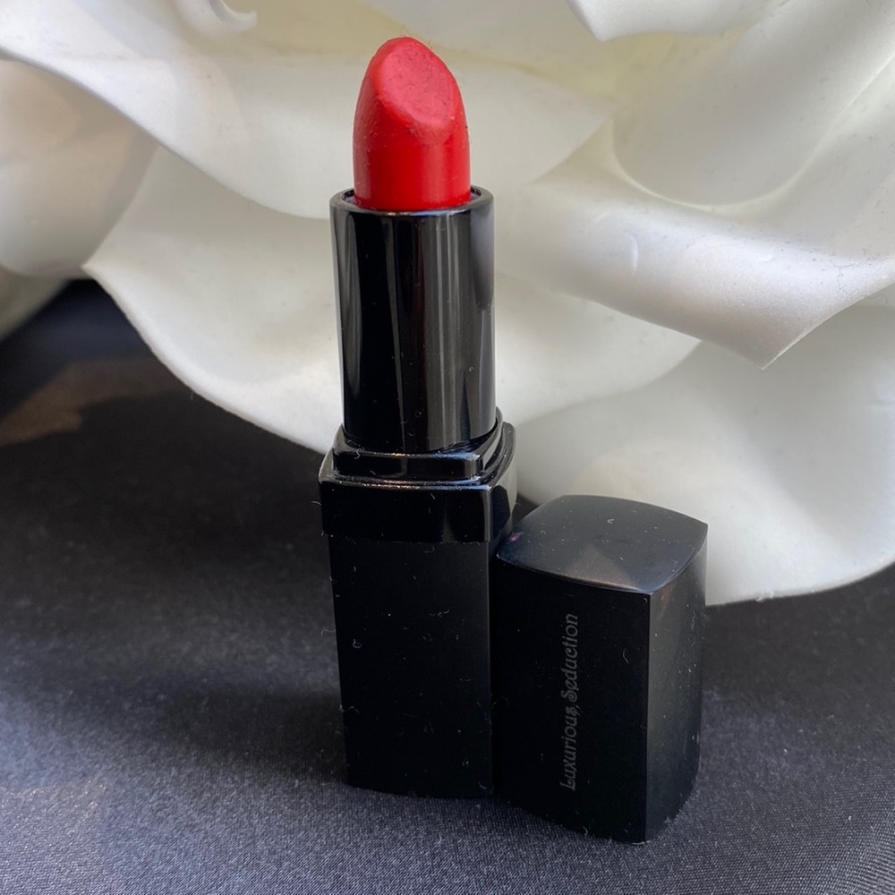 Name: Glamour Red